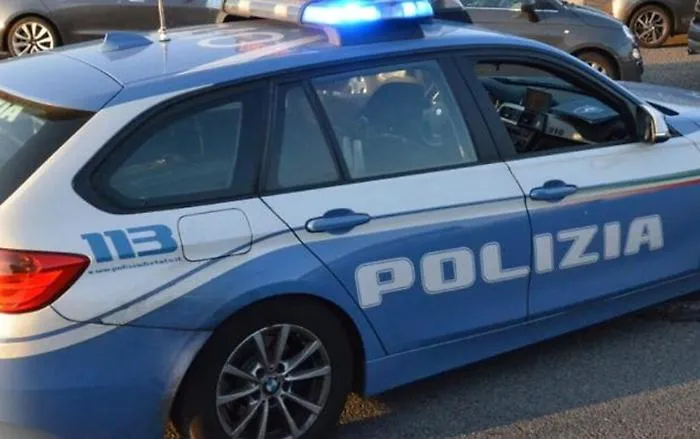 San Leone, forzano la portiera dell'auto e rubano un borsello