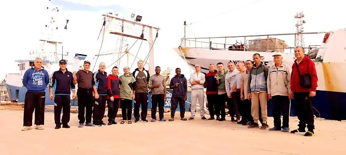 Una parte dei siciliani in Libia (foto da Facebook)