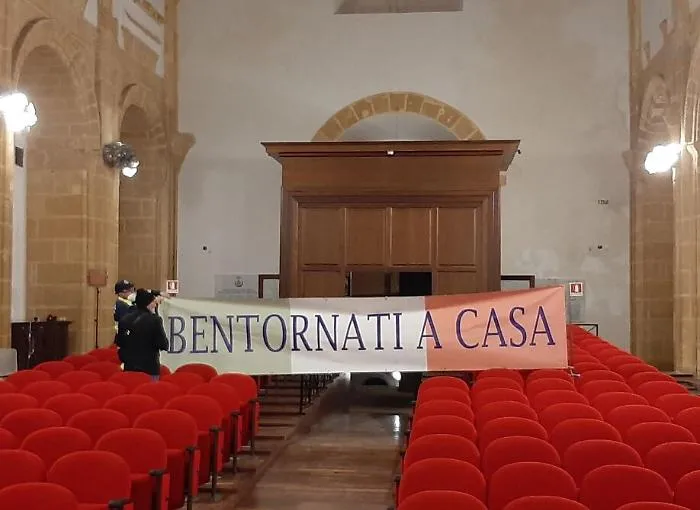 Pescatori liberati, l'ora della polemica. La moglie di uno dei marittimi:  &laquo;Troppi ritardi del Governo&raquo;