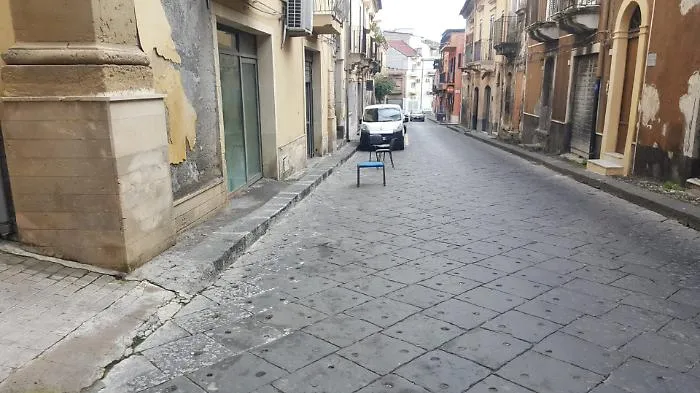 Scordia (Ct): "Qui non si posteggia"