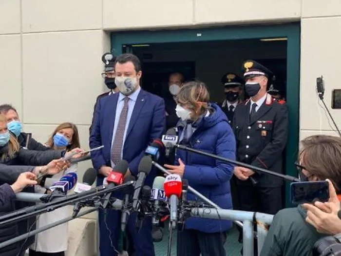 Open Arms, rinvio udienza per Salvini
La sua difesa: &laquo;Persone pericolose a bordo&raquo;
