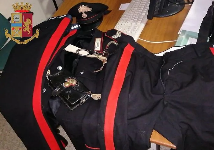 Messina, rapinano "Compro oro" travestiti da carabinieri: arrestati