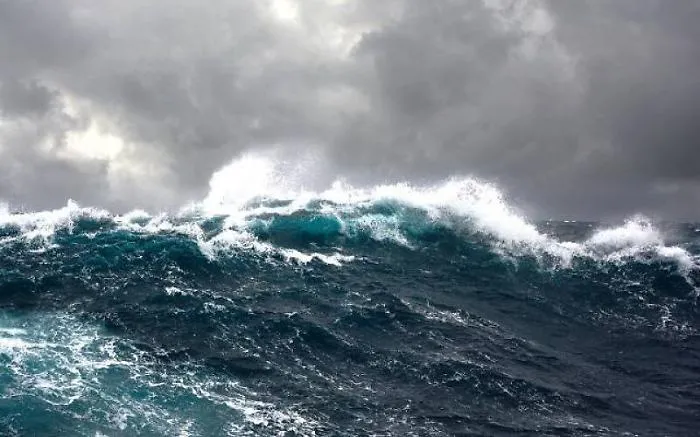 Mare mosso, onda anomala rompe finestrino dell'aliscafo per le Eolie