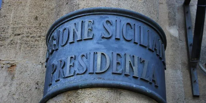 Regione siciliana, ecco la cura &ldquo;dimagrante&rdquo;: c'&egrave; anche il taglio dei vitalizi