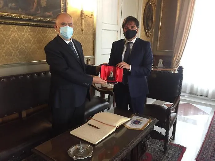 Catania, il sindaco saluta il prefetto Sammartino nel giorno del commiato: &laquo;Grati a un servitore dello Stato&raquo;