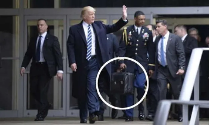 Trump porta via con s&egrave; la valigetta coi codici nucleari: a Biden ne verr&agrave; consegnata un'altra