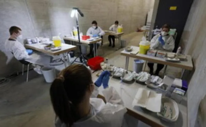 Covid, allerta per varianti virus: quella del Regno Unito &egrave; la pi&ugrave; mortale