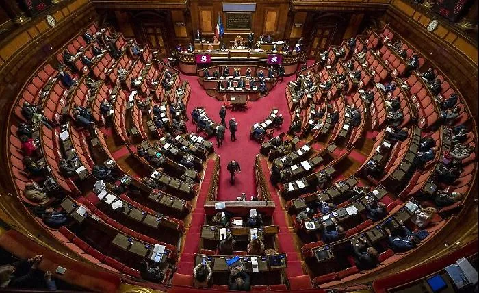 Governo a caccia di voti, ecco i &ldquo;volenterosi&rdquo; di Sicilia: &laquo;Il treno passa ora, bisogna salirci&raquo;
