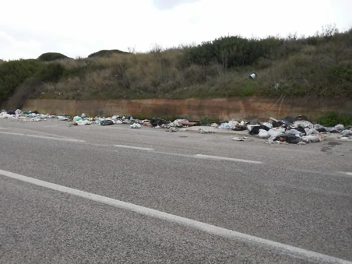 Incivilt&agrave; e menefreghismo nella strada provinciale 105 Scoglitti - Santa Croce (Rg)