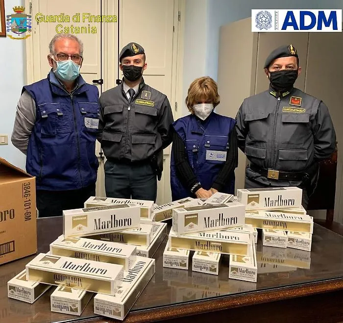 Catania, Gdf e Agenzia Dogane sequestrano in porto 72 kg di sigarette