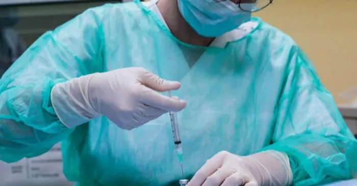 "Furbetti" del vaccino a Ragusa, sospesi due dirigenti dell' Asp