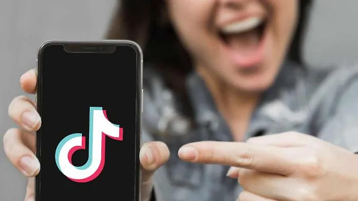 Controlli su Tik Tok, influencer siciliana denunciata per istigazione al suicidio