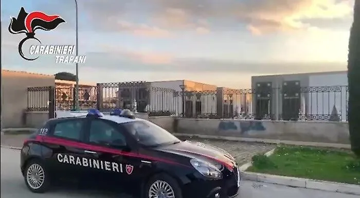 Al mercato o fare shopping nelle ore di lavoro: indagati 9 impiegati Comune del Trapanese
