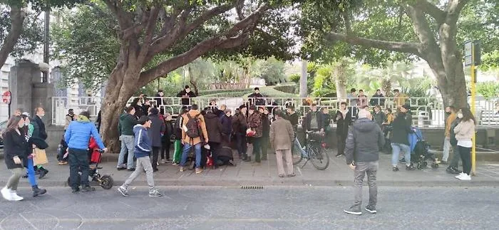 Catania, corteo senza mascherina a Villa Bellini: polizia denuncia trenta "negazionisti"