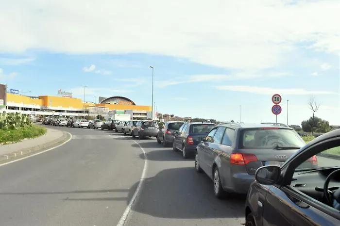 Gravina di Catania, lunghe code al  drive in tamponi: &laquo;Evitate lo svincolo&raquo;