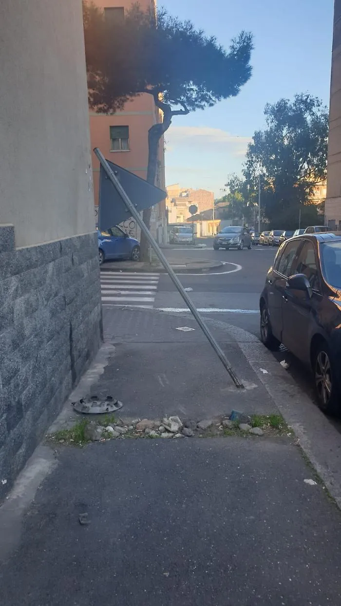 Catania: palo pericoloso in Corso dei Mille
