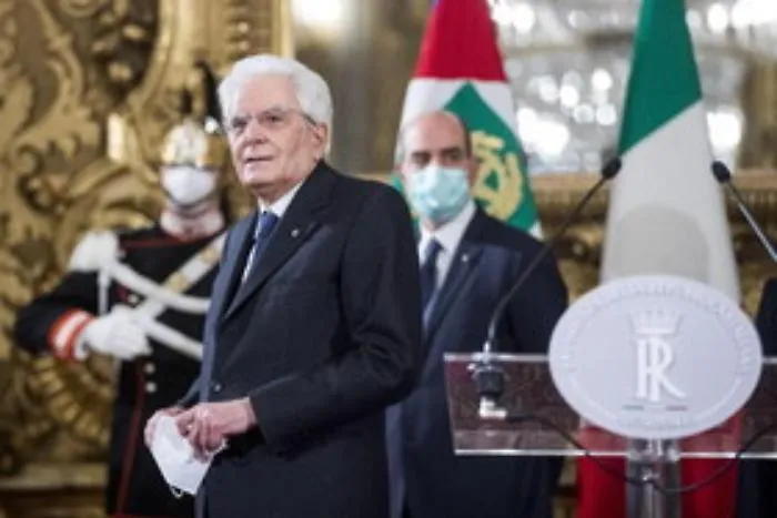 Crisi, Mattarella: &laquo;Ci vuole un governo in piene funzioni&raquo; E convoca Draghi
