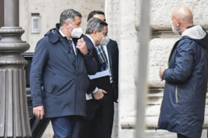 Governo, nell'agenda di Draghi vaccini e scuola e nel Cdm pi&ugrave; politici che tecnici