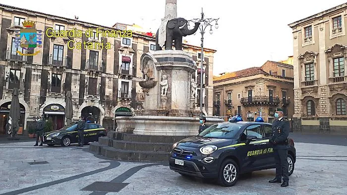 Catania, controlli antiCovid: 15 multati, anche un ventenne positivo