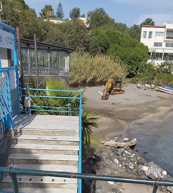 Ognina (Ct): ruspa nella spiaggetta