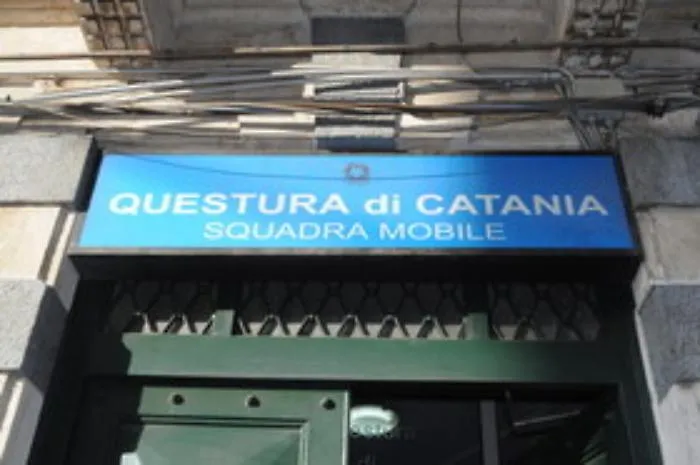 Catania, due bombe carta davanti casa e bar del fratello del boss Zuccaro