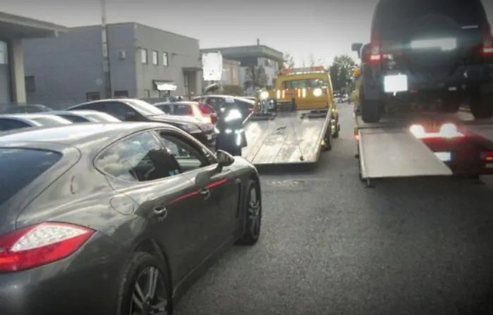 Maxitruffa alle assicurazioni nel Palermitano: cos&igrave; simulavano il furto di auto di lusso