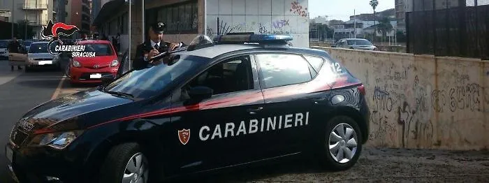Augusta, prima gli chiede un passaggio e poi gli ruba il portafogli