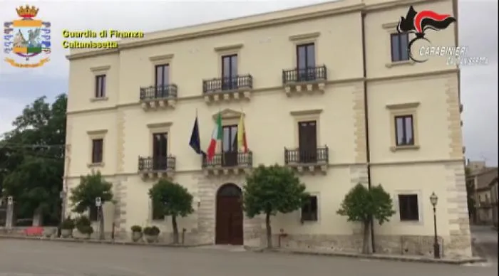 Appalti pubblici in cambio di favori, ex sindaco del Nisseno torna in libert&agrave;