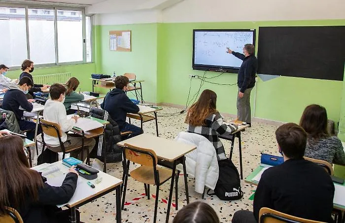 Scuole superiori, da luned&igrave; in Sicilia le lezioni in presenza salgono al 75%