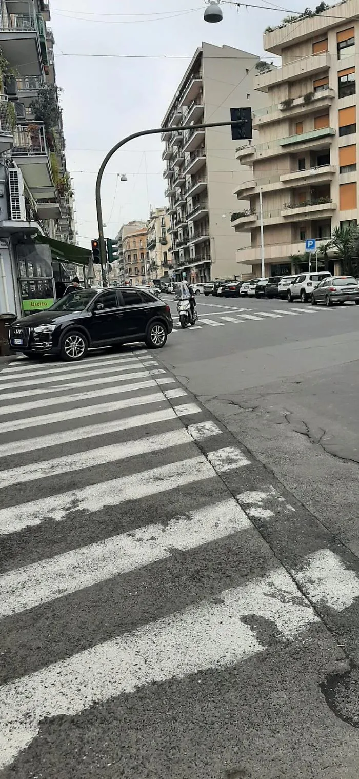 Viale Ionio di Catania: la normalit&agrave; in pieno centro