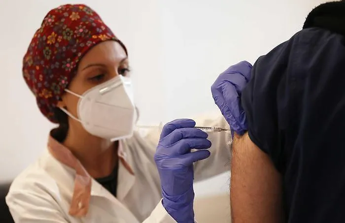 Covid, un algoritmo potr&agrave; individuare chi ha priorit&agrave; per i vaccini