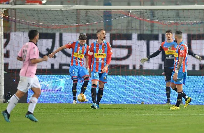 Serie C, Catania che figuraccia: perde il derby contro il Palermo in 10