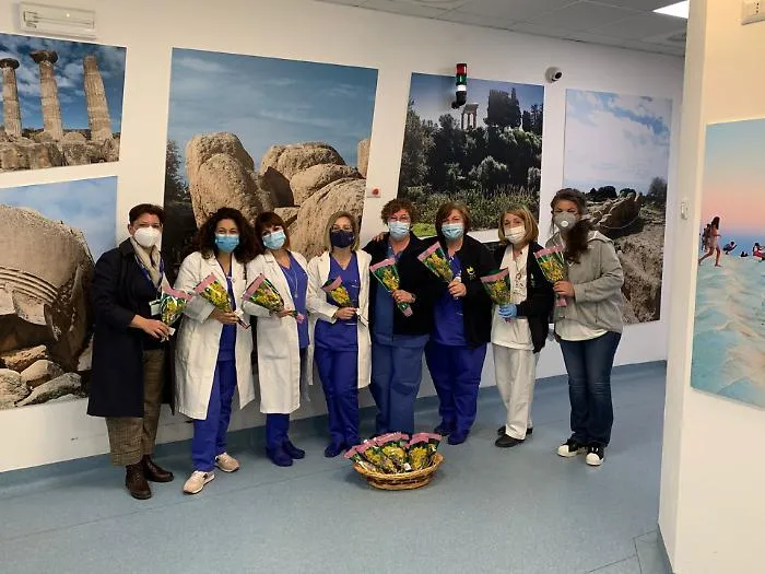8 marzo, mimose in reparto per le pazienti e le operatrici sanitarie dell&rsquo;oncologia di Agrigento