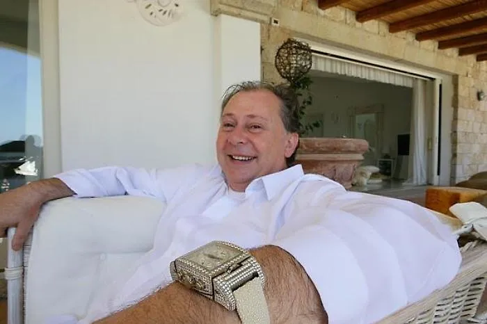 Orologi di lusso venduti dai clan: tra i clienti anche Lele Mora ed ex calciatori