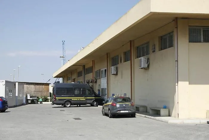 Nuova fuga dall'hotspot di Pozzallo: 7 migranti fanno perdere le tracce