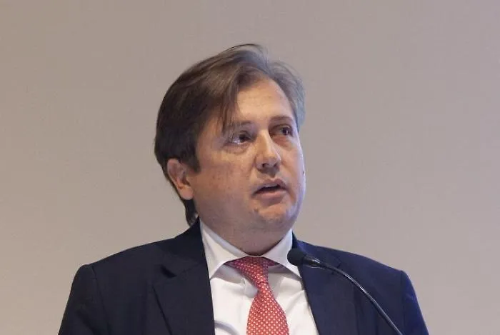 Il viceministro Sileri: &laquo;Ci aspettiamo passaggio del virus lento e con tanti asintomatici&raquo;