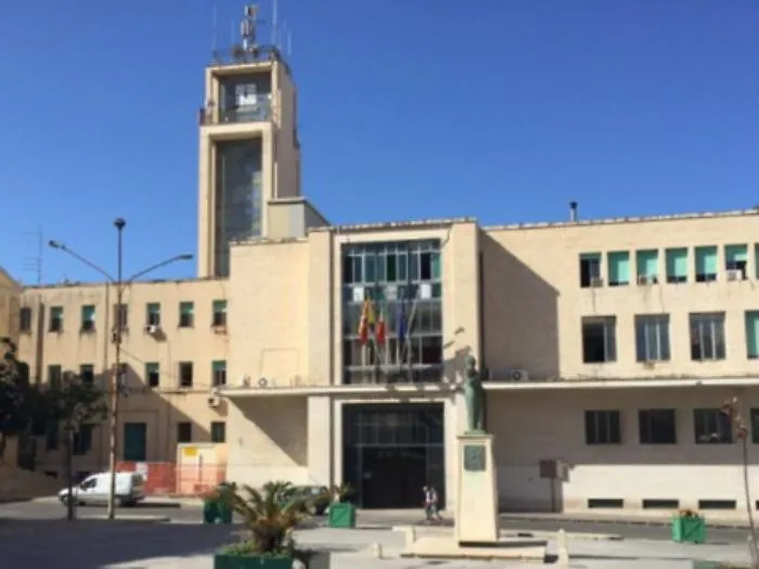 Gela, il Comune &egrave; senza soldi: tagli
a mense scuole e trasporto disabili