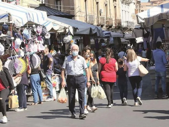 Covid, nei mercati a Catania per molti mascherine sono optional