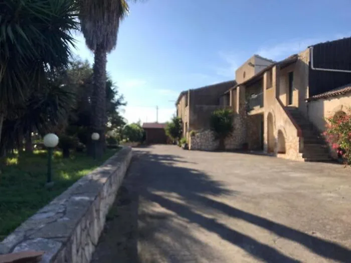 Se lo Stato deve chiedere permesso nell&rsquo;agrumeto confiscato alla mafia: il caso di Palagonia