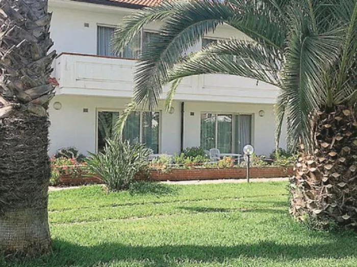 Covid hotel, i contagiati &ldquo;isolati&rdquo; a casa e le strutture vuote