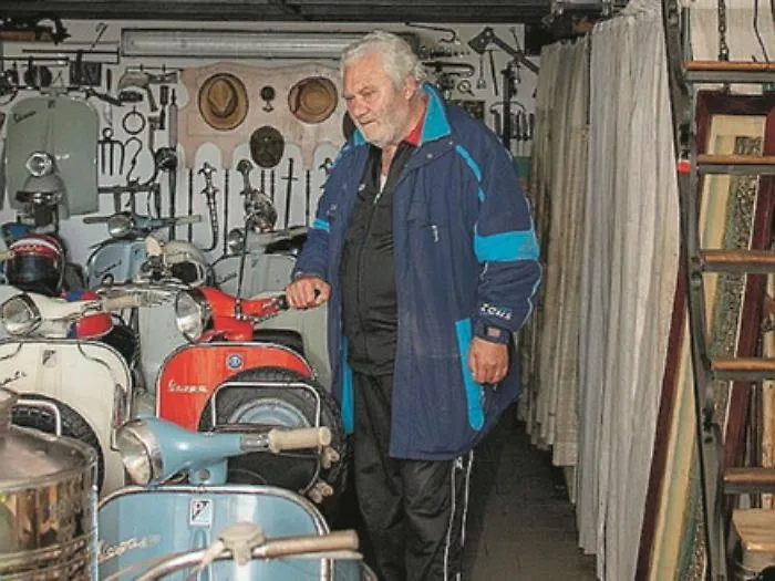 Per Nicol&ograve; Gagliardo due ruote e una passione: &laquo;Una Vespa tira l&rsquo;altra&raquo;