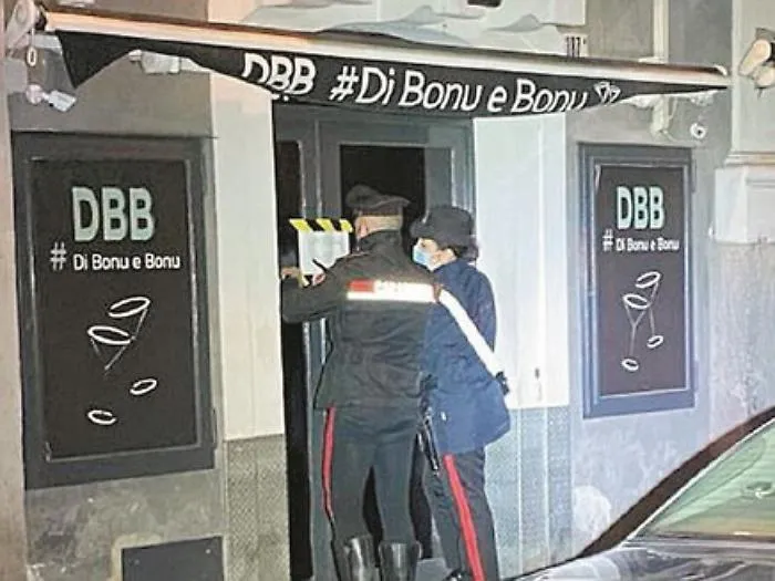 Catania, a mezzanotte tavolata &ldquo;clandestina&rdquo; da 10 nel lounge bar