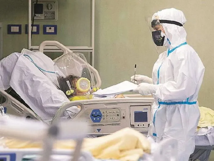 Covid, rabbia dei medici del Policlinico: &laquo;Si racconta del maratoneta guarito per miracolo ma non si dice che noi abbiano sudato per salvarlo&raquo;