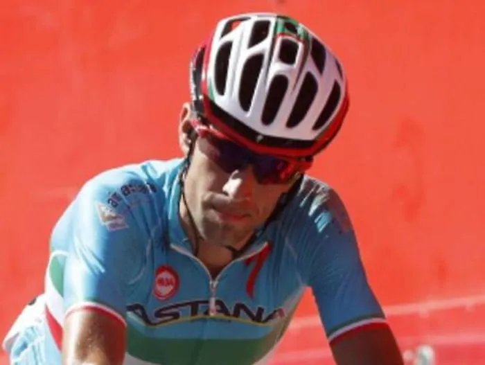 &rdquo;Si &egrave; fatto trainare dell&rsquo;ammiraglia&rdquo; Vincenzo Nibali squalificato da Vuelta