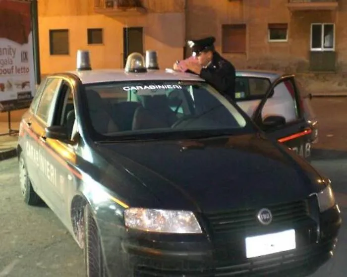 Falcone, si fingono medici e derubano una anziana donna