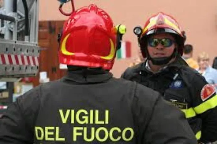 Notte di fuoco a Fontanelle: quattro vetture in fiamme