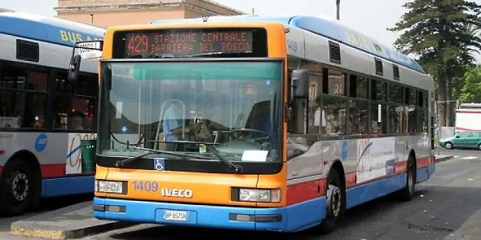 Catania, lite su un bus dell'AMT: trentenne arrestato per l'aggressione a un anziano