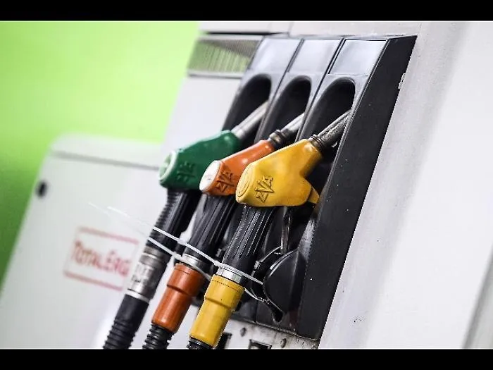 Catania, contrabbando di carburante, arrestate 14 persone, sequestrati 25 impianti