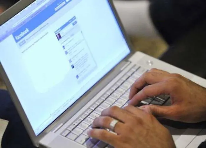 Perseguitava il sindaco su Fb
Tribunale lo condanna a un anno