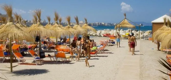 Ferragosto: gli stabilimenti balneari sfiorano sold out. In Sicilia 95% di posti prenotati